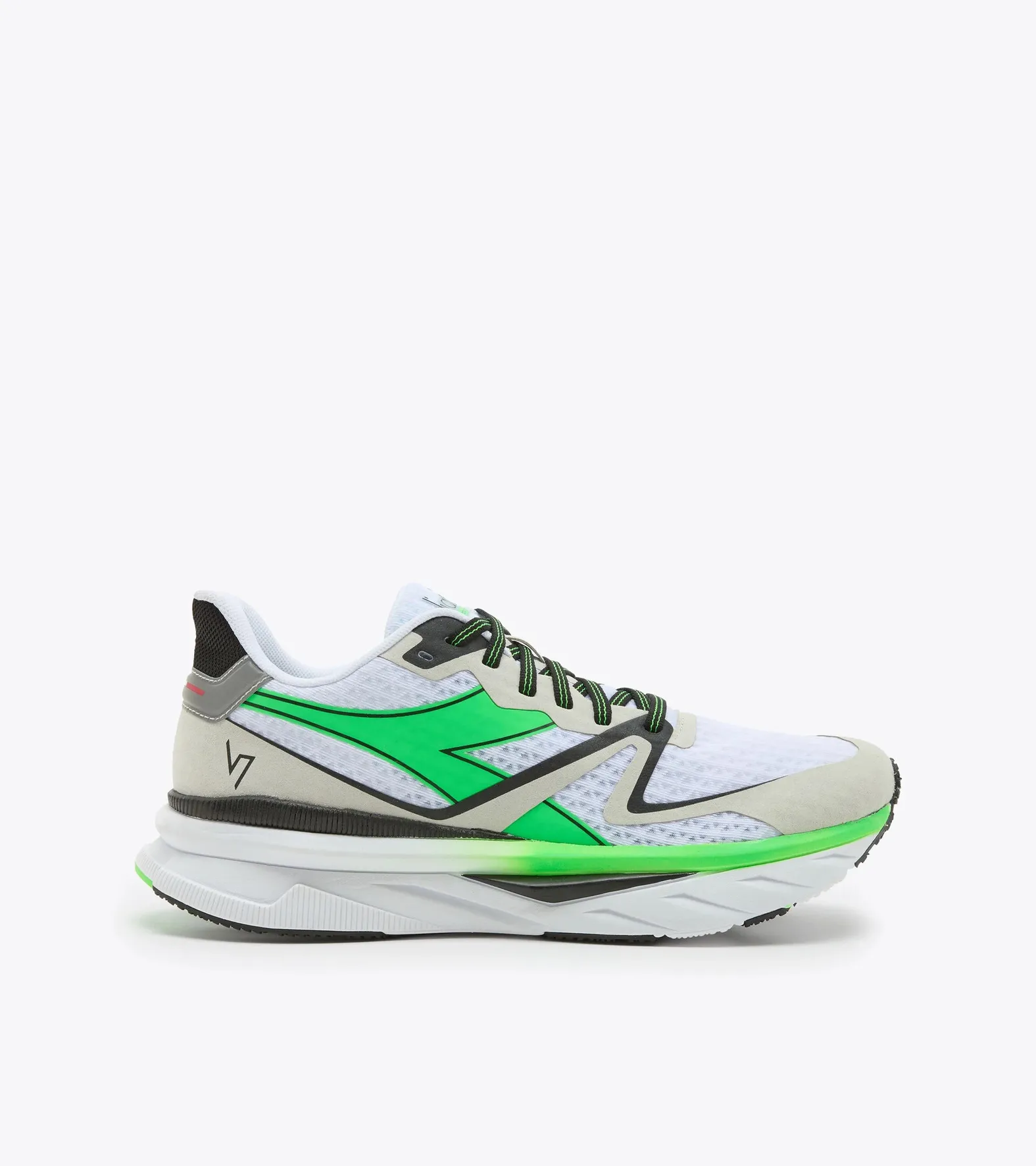 Diadora hot sale v7000 sizing